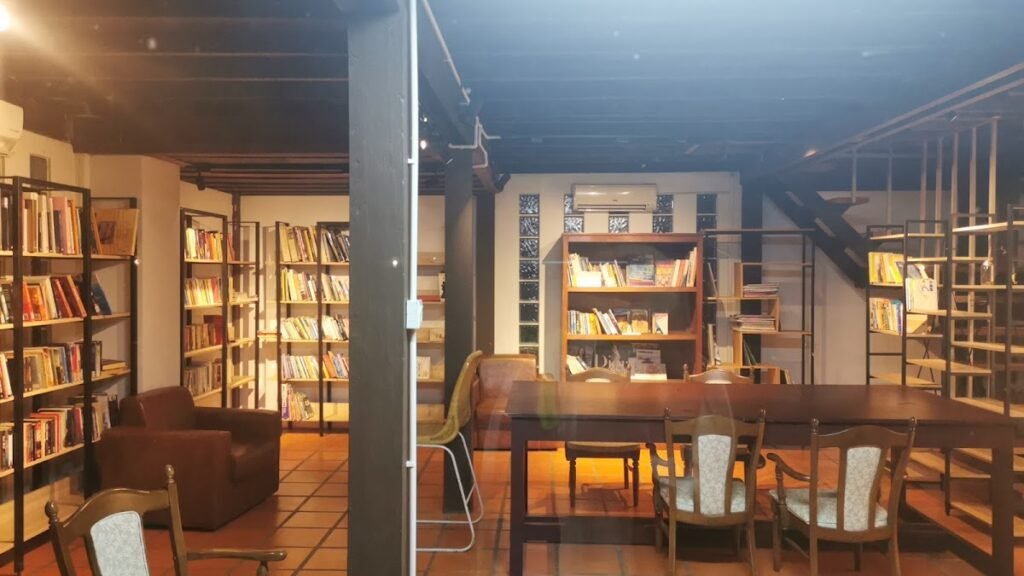 Chocolate Gardens - Interior